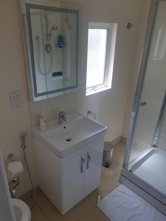 London Luxury 2 Bedroom Flat 5Min Walk From Overground, With Free Wifi, Free Parking-Sleeps X6 Ίλφορντ Εξωτερικό φωτογραφία